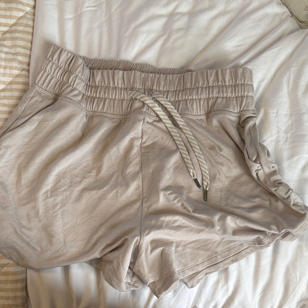 Like new vuori shorts